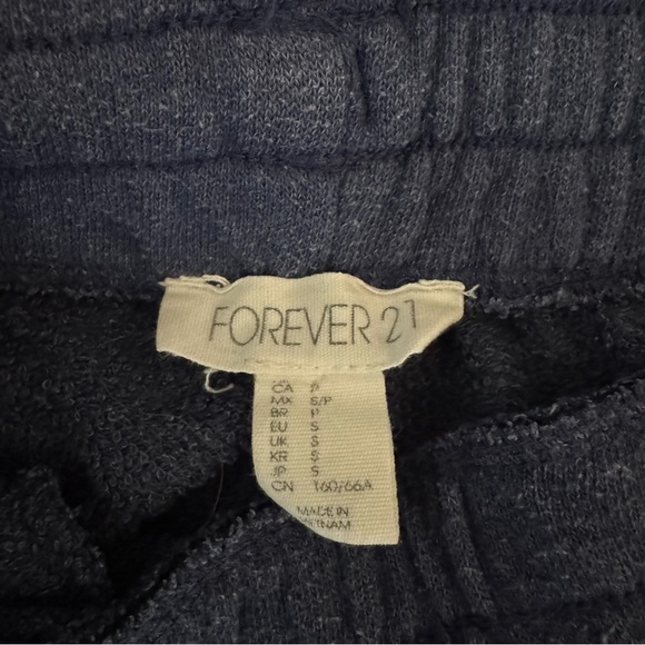 Forever21 cropped blue joggers - Picture 2 of 4